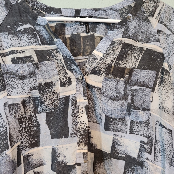 Nic + Zoe Shirt Tunic Silk Viscose Blue Geometric Patchwork Long Sleeve Nwt XS - Picture 2 of 8